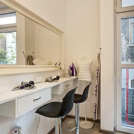 Bright, Spacious, Contemporary In The Heart Of