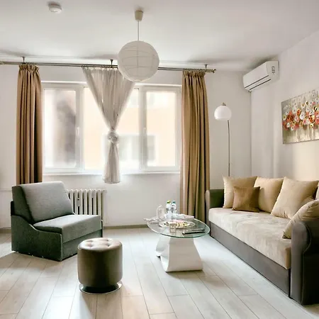 Bright, Spacious, Contemporary In The Heart Of