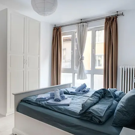 Bright, Spacious, Contemporary In The Heart Of Apartamento