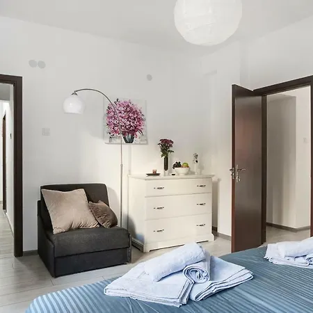 Apartamento Bright, Spacious, Contemporary In The Heart Of